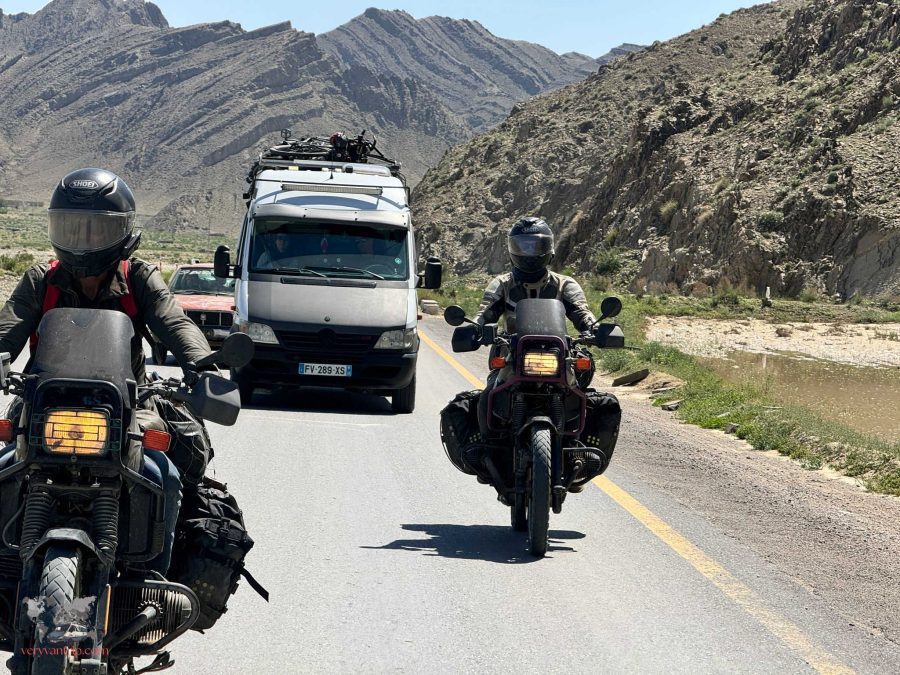 Le Balouchistan, une traversée sous escorte policière.